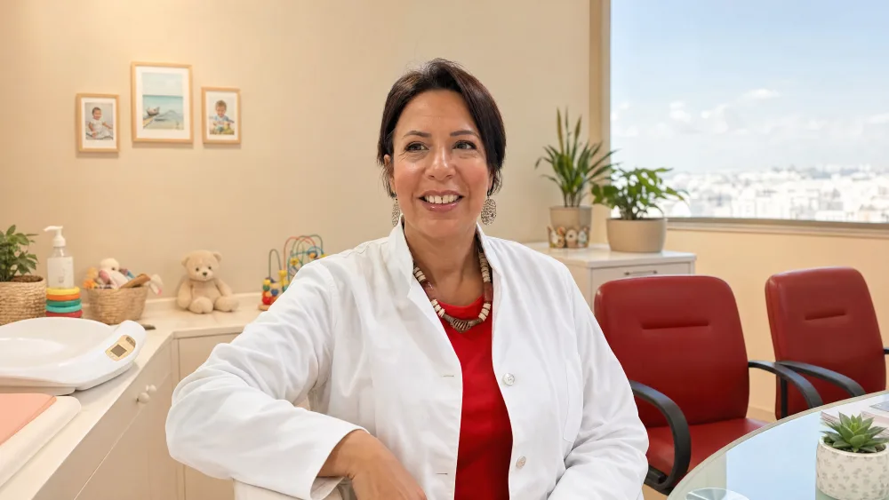 Portrait de Dr Imène Ayadi dans son cabinet